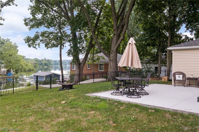 678 Portage Lakes Drive, Akron, OH 44319