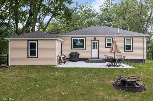 678 Portage Lakes Drive, Akron, OH 44319