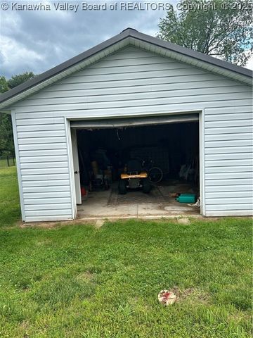 490 Hawthorne Lane, Point Pleasant, WV 25550