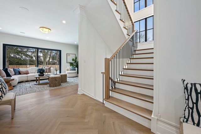 1427 Kenilworth Lane, Glenview, IL 60025