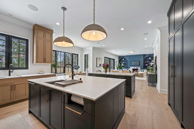 1427 Kenilworth Lane, Glenview, IL 60025