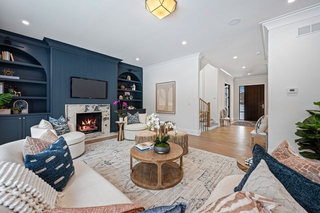 1427 Kenilworth Lane, Glenview, IL 60025