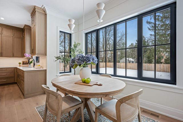 1427 Kenilworth Lane, Glenview, IL 60025