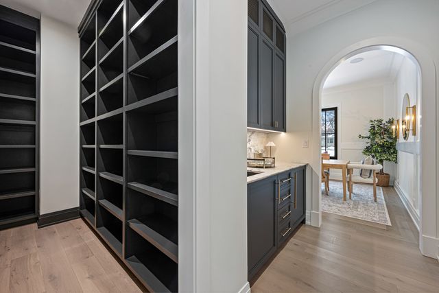 1427 Kenilworth Lane, Glenview, IL 60025