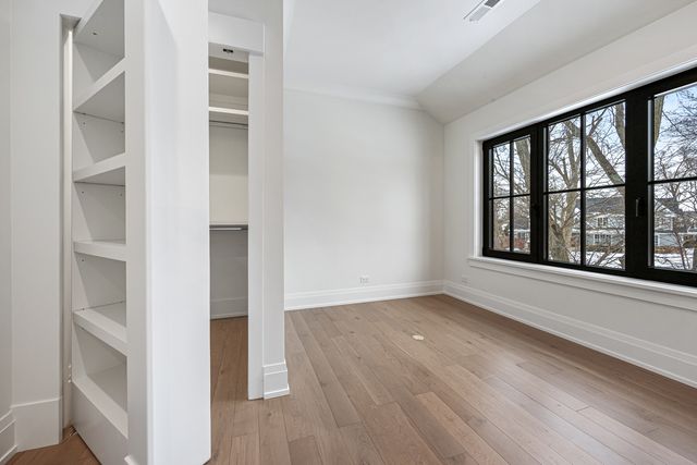 1427 Kenilworth Lane, Glenview, IL 60025