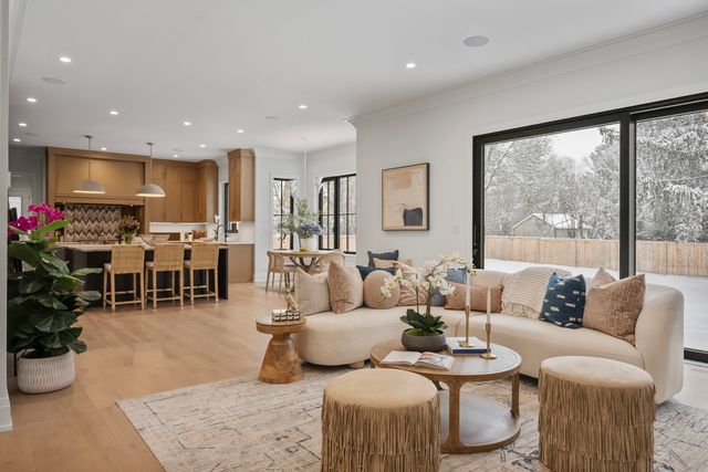 1427 Kenilworth Lane, Glenview, IL 60025