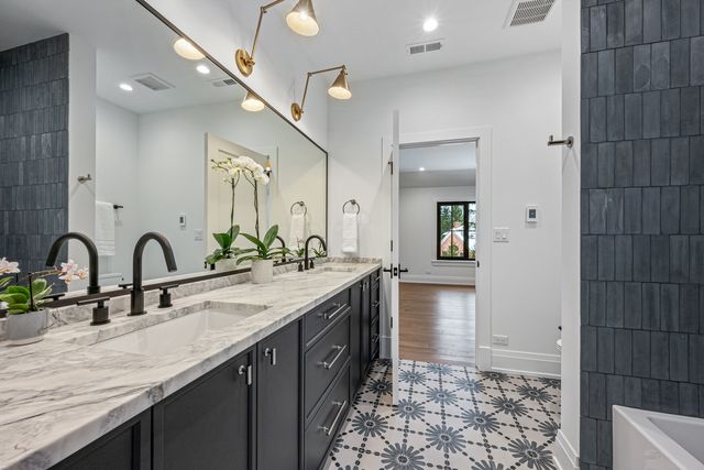 1427 Kenilworth Lane, Glenview, IL 60025