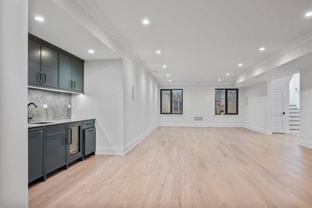 1427 Kenilworth Lane, Glenview, IL 60025