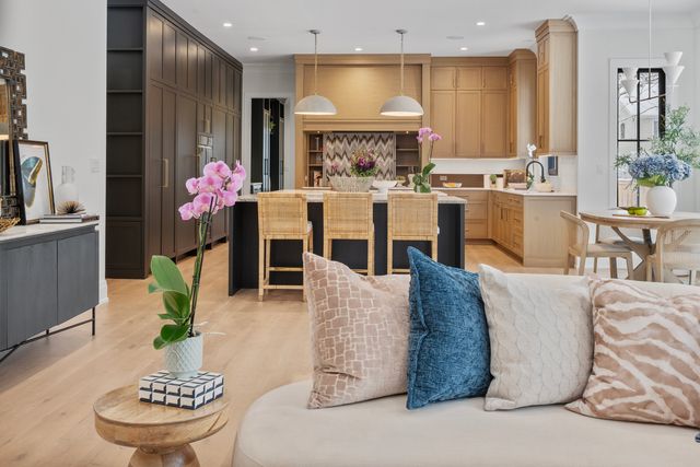 1427 Kenilworth Lane, Glenview, IL 60025