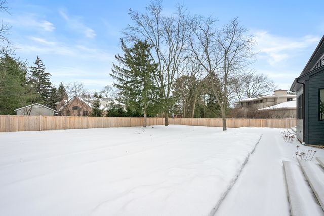 1427 Kenilworth Lane, Glenview, IL 60025