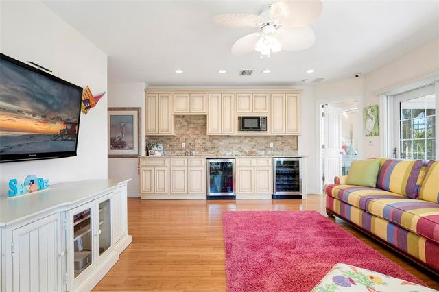 106 79TH STREET, Holmes Beach, FL 34217