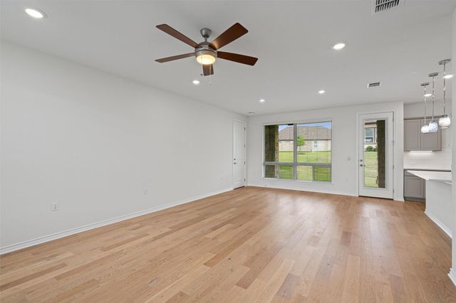 150 Roaming Rock TRL 101, San Marcos, TX 78666