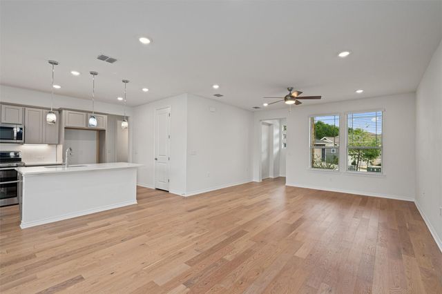 150 Roaming Rock TRL 101, San Marcos, TX 78666