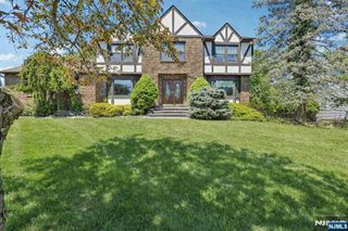 28 Verkade Drive, Wayne, NJ 07470