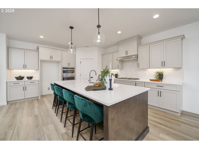 2312 E DALMATIAN Dr, La Center, WA 98629