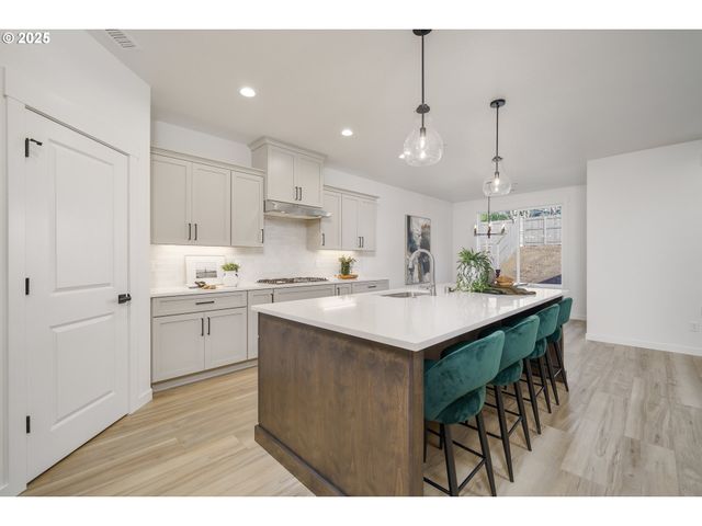 2312 E DALMATIAN Dr, La Center, WA 98629