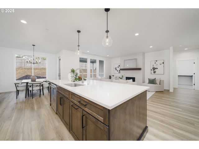 2312 E DALMATIAN Dr, La Center, WA 98629