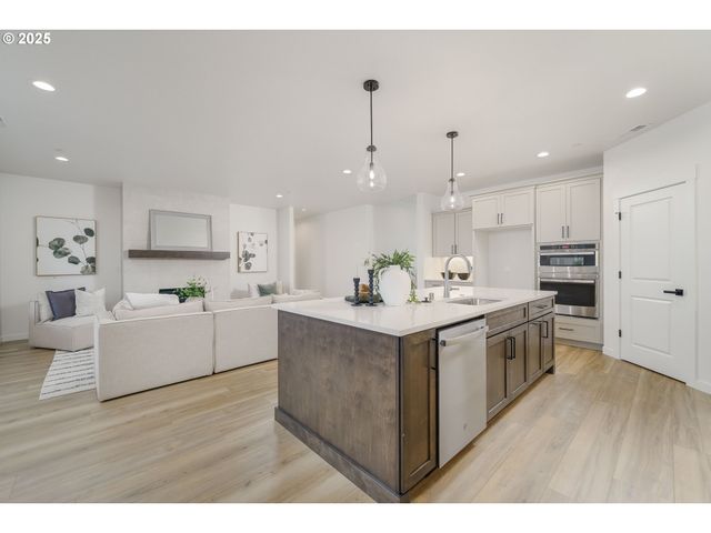 2312 E DALMATIAN Dr, La Center, WA 98629