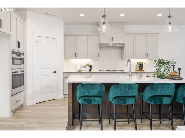 2312 E DALMATIAN Dr, La Center, WA 98629