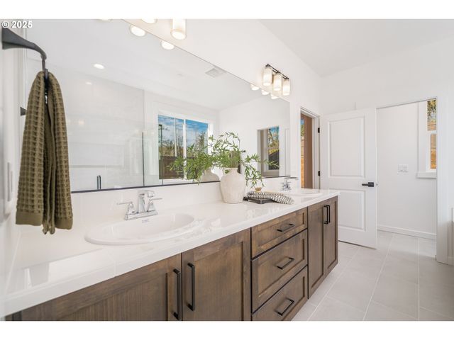 2312 E DALMATIAN Dr, La Center, WA 98629