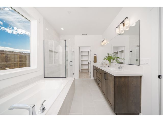 2312 E DALMATIAN Dr, La Center, WA 98629