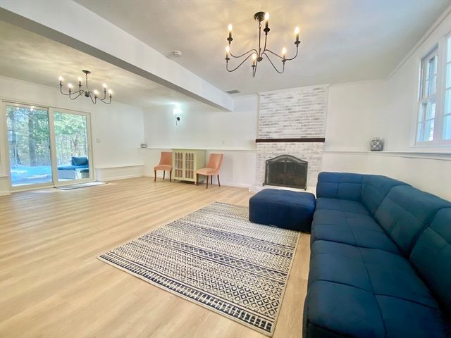 15 Thatcher Rd, Plymouth, MA 02360