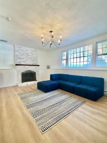 15 Thatcher Rd, Plymouth, MA 02360