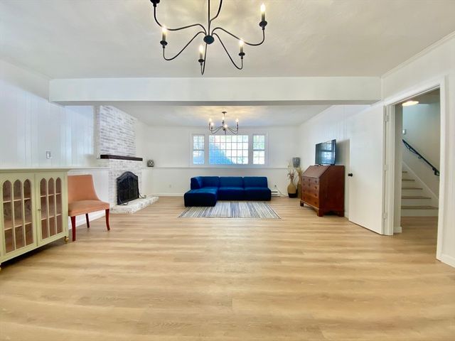 15 Thatcher Rd, Plymouth, MA 02360