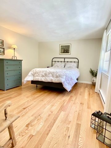 15 Thatcher Rd, Plymouth, MA 02360