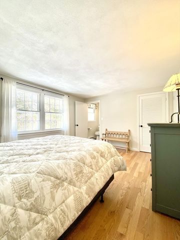 15 Thatcher Rd, Plymouth, MA 02360