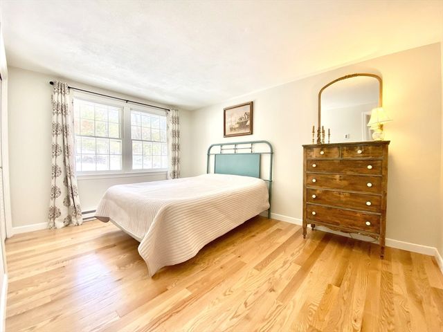 15 Thatcher Rd, Plymouth, MA 02360