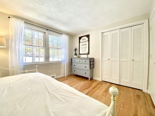 15 Thatcher Rd, Plymouth, MA 02360