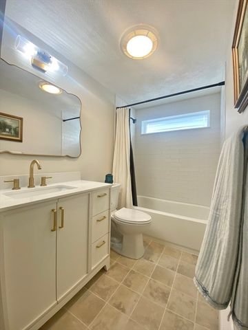 15 Thatcher Rd, Plymouth, MA 02360