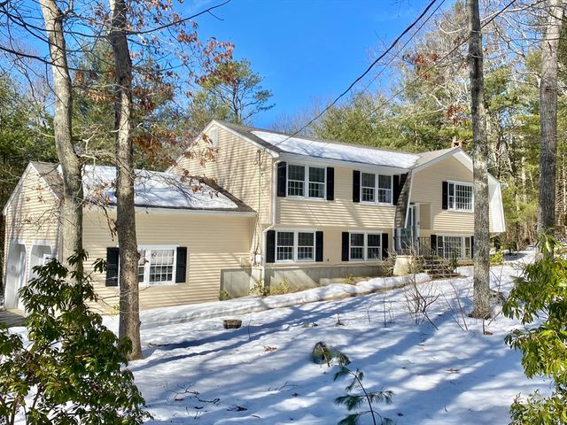 15 Thatcher Rd, Plymouth, MA 02360
