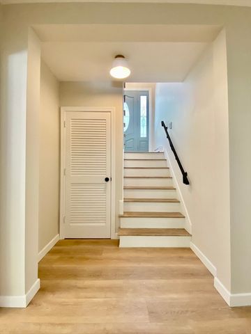 15 Thatcher Rd, Plymouth, MA 02360