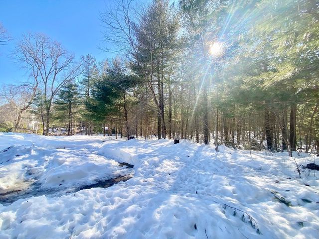 15 Thatcher Rd, Plymouth, MA 02360