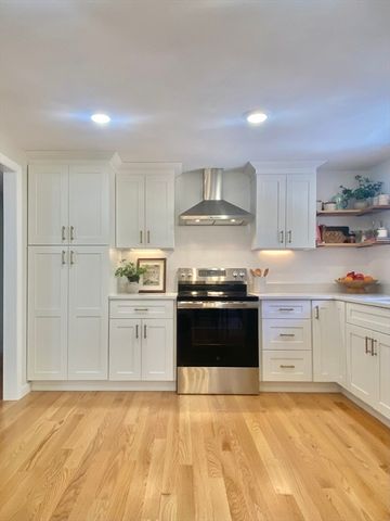 15 Thatcher Rd, Plymouth, MA 02360