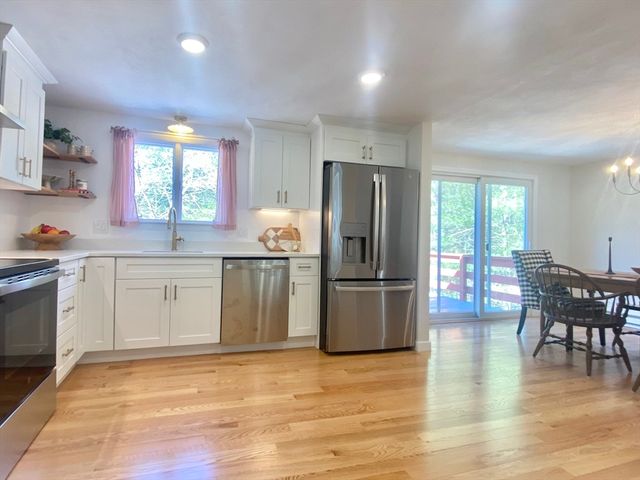 15 Thatcher Rd, Plymouth, MA 02360