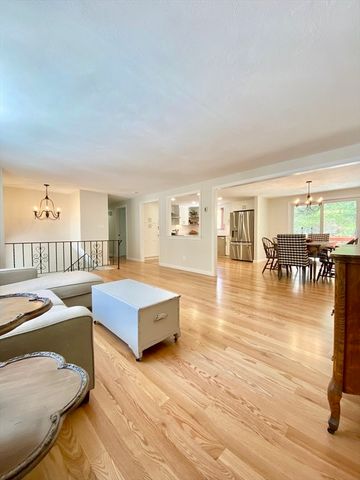 15 Thatcher Rd, Plymouth, MA 02360