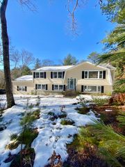 15 Thatcher Rd, Plymouth, MA 02360