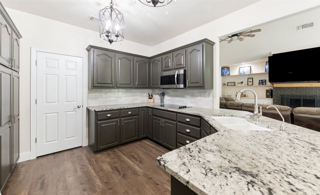 109 Enchanted Drive, Enchanted Oaks, TX 75156