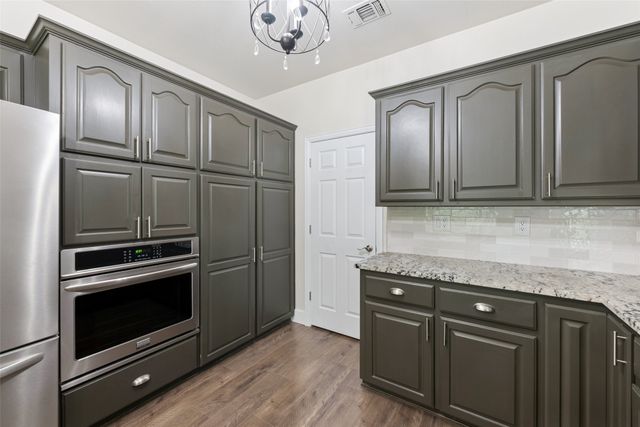 109 Enchanted Drive, Enchanted Oaks, TX 75156