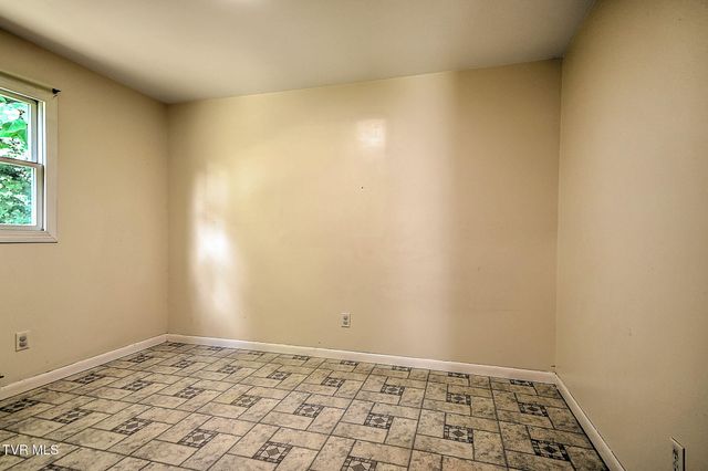 655 Wadlow Gap Road, Kingsport, TN 37660