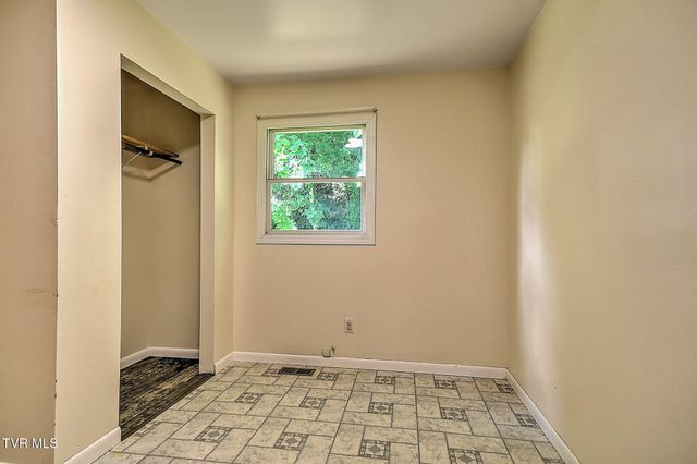 655 Wadlow Gap Road, Kingsport, TN 37660