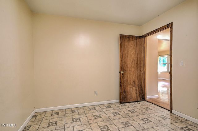 655 Wadlow Gap Road, Kingsport, TN 37660