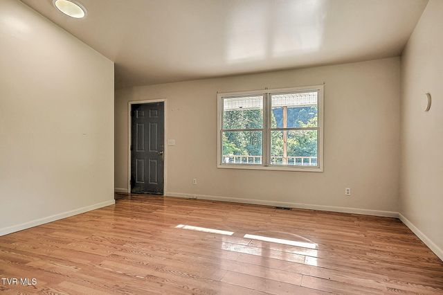 655 Wadlow Gap Road, Kingsport, TN 37660