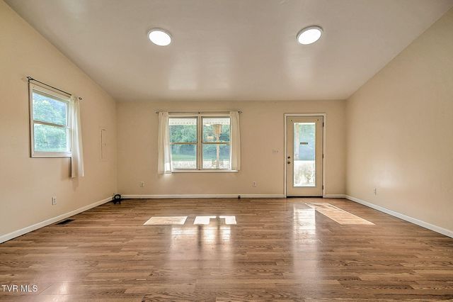 655 Wadlow Gap Road, Kingsport, TN 37660