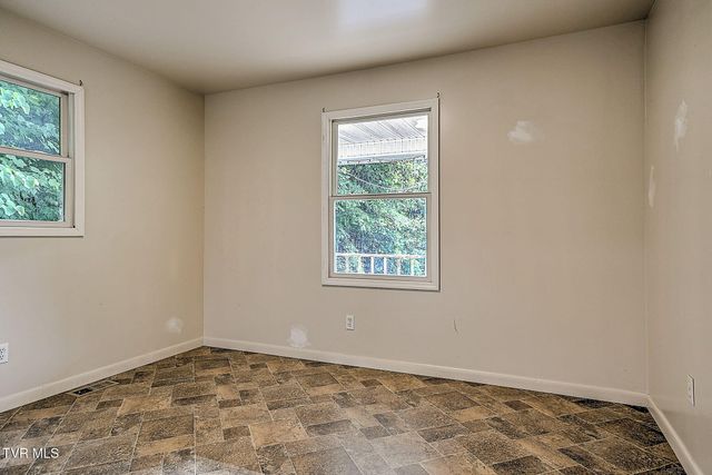 655 Wadlow Gap Road, Kingsport, TN 37660