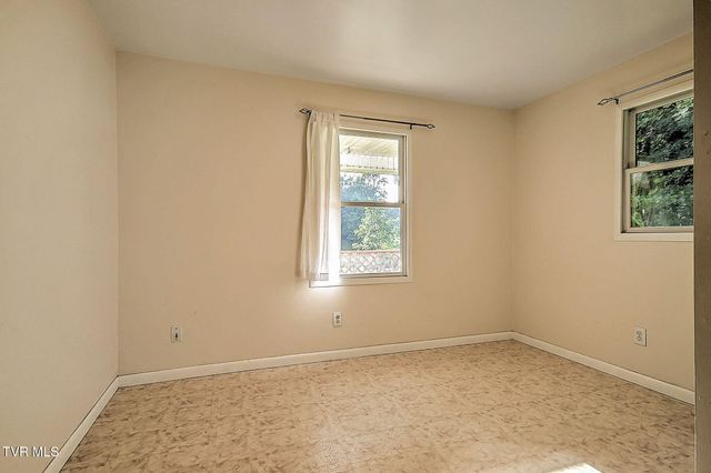 655 Wadlow Gap Road, Kingsport, TN 37660