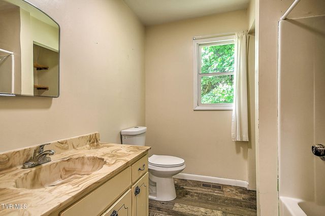 655 Wadlow Gap Road, Kingsport, TN 37660